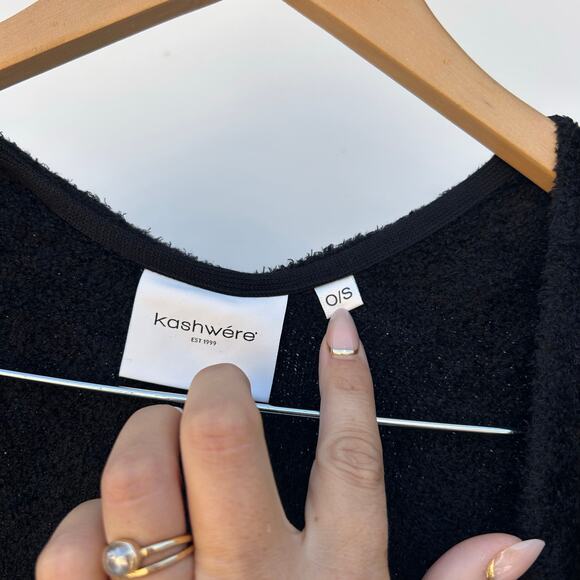 Kashwere Travel Poncho Kash-Ease Black One Size Cozy Fuzzy Soft Winter Shawl - Picture 3 of 10